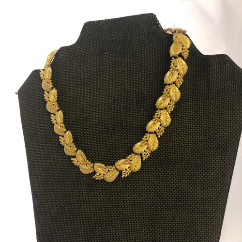 Trifari Gold Tone Necklace, Leaf Necklace, Hanging T, Choker, Mid-Century shops Jewelry, Rare