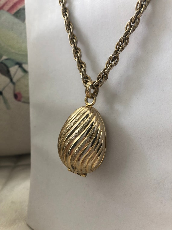 avon vintage locket necklace