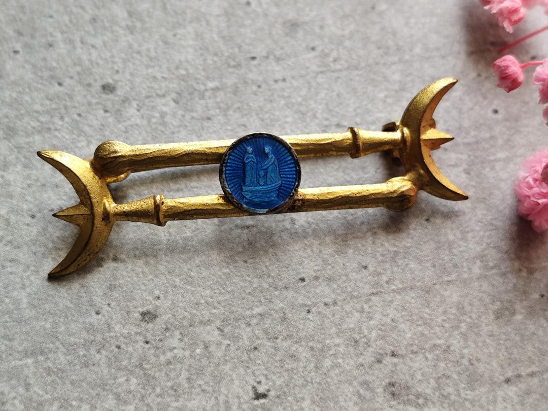 Broche Religieuse Catholique Vintage – Métal Doré – Occasion En Bon état