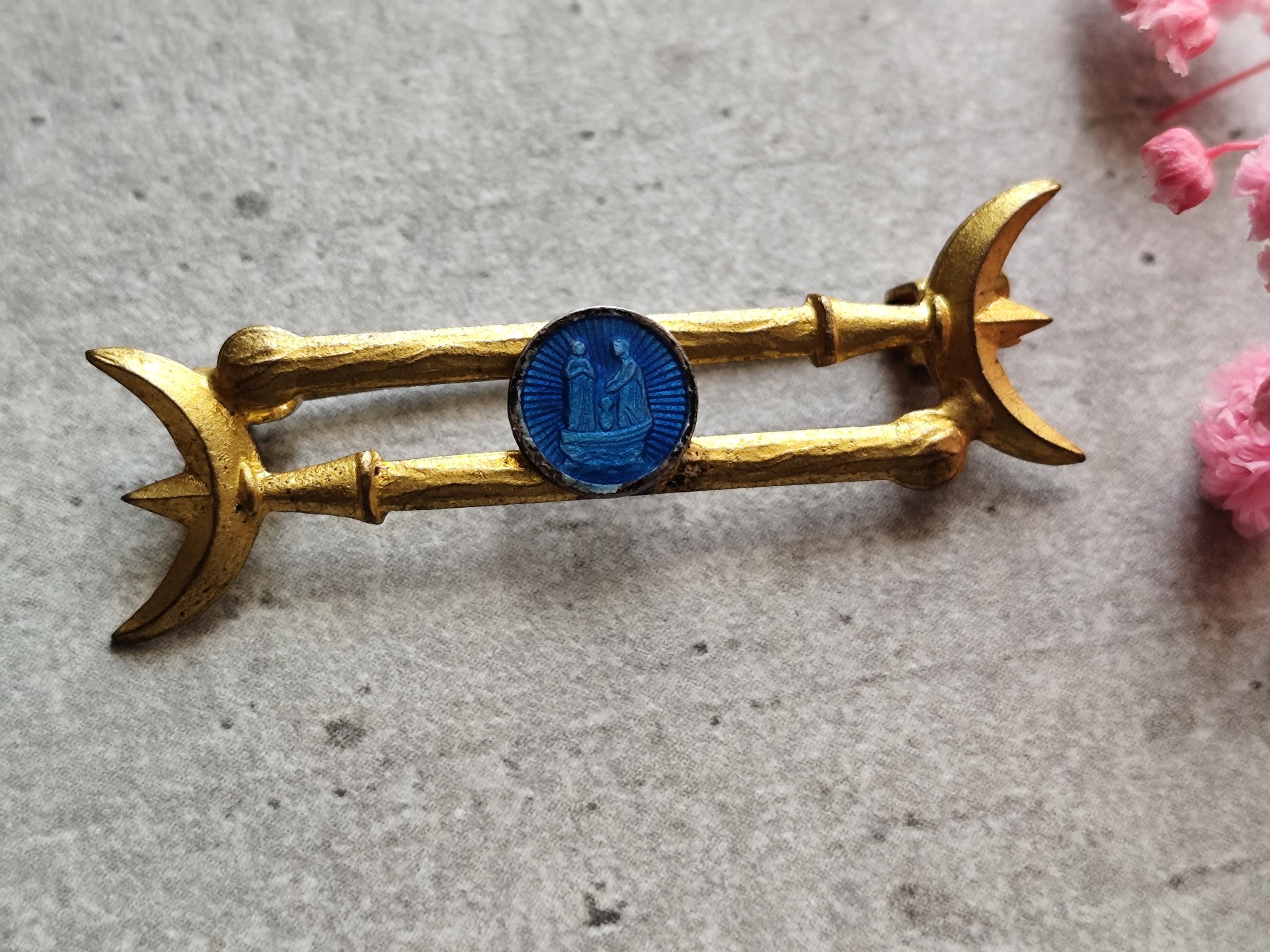 Broche Religieuse Vintage - Métal Doré - Occasion En Bon état (quelques Traces D'usure)