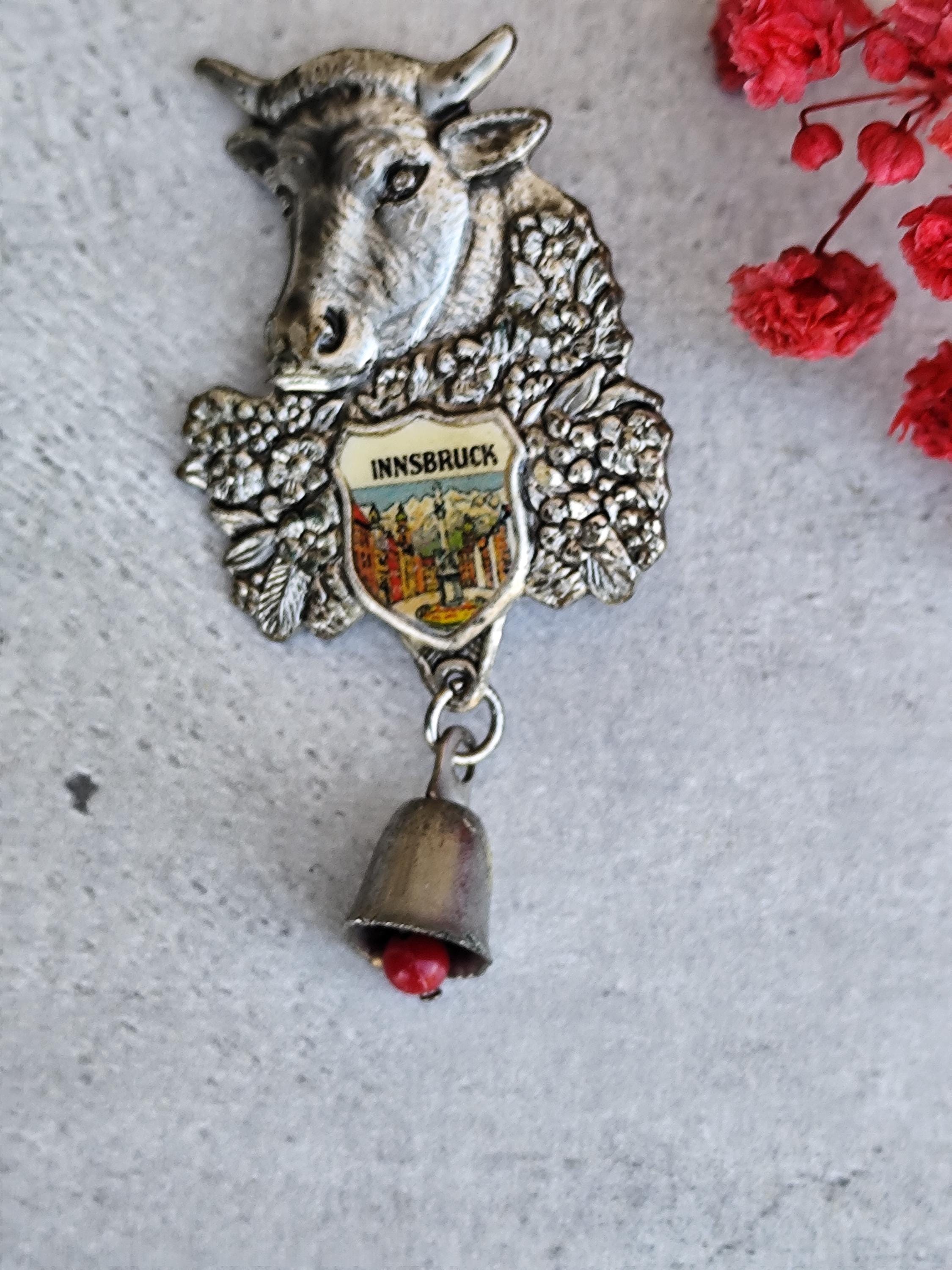 Broche Vintage Avec Cloche En Métal Doré - Petit Accessoire Rétro