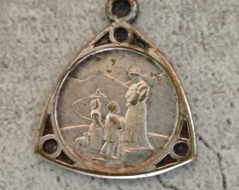 MEDAILLE RELIGIEUSE ANCIENNE. Notre Dame & Sanctuaire De Lourdes. Metal