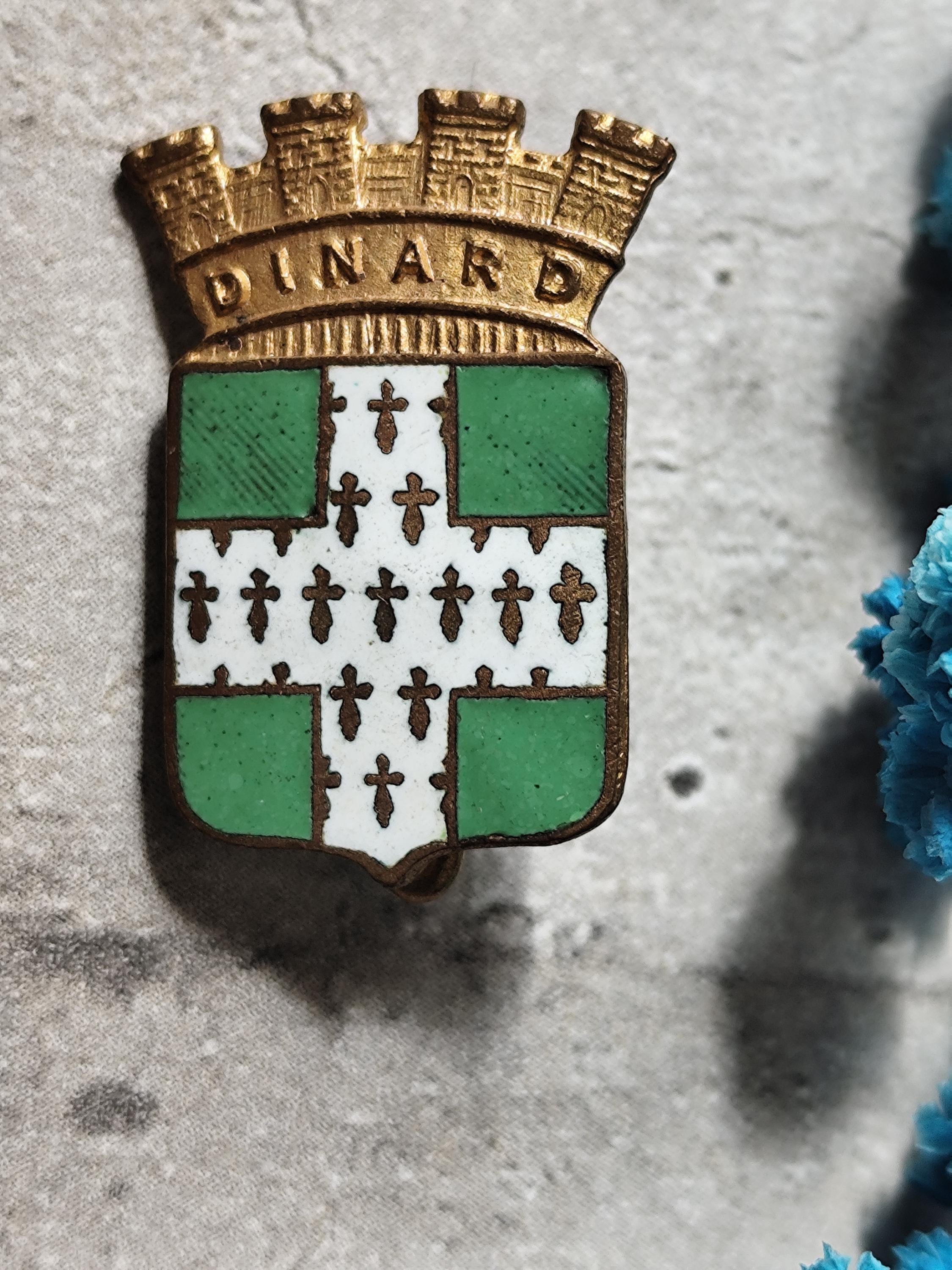 Médaillon Pendentif Blason De La Bretagne Années 1930 - Argenté, Ajouré, Occasion