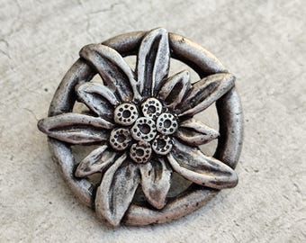 Attache de foulard ou broche Edelweiss vintage – Style traditionnel alpin