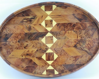 Ancien plateau bois avec motifs géométriques