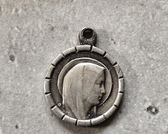 Médaille Notre Dame de la Famille en or jaune 18 carats – Médaille de baptême - Maison la Couronne