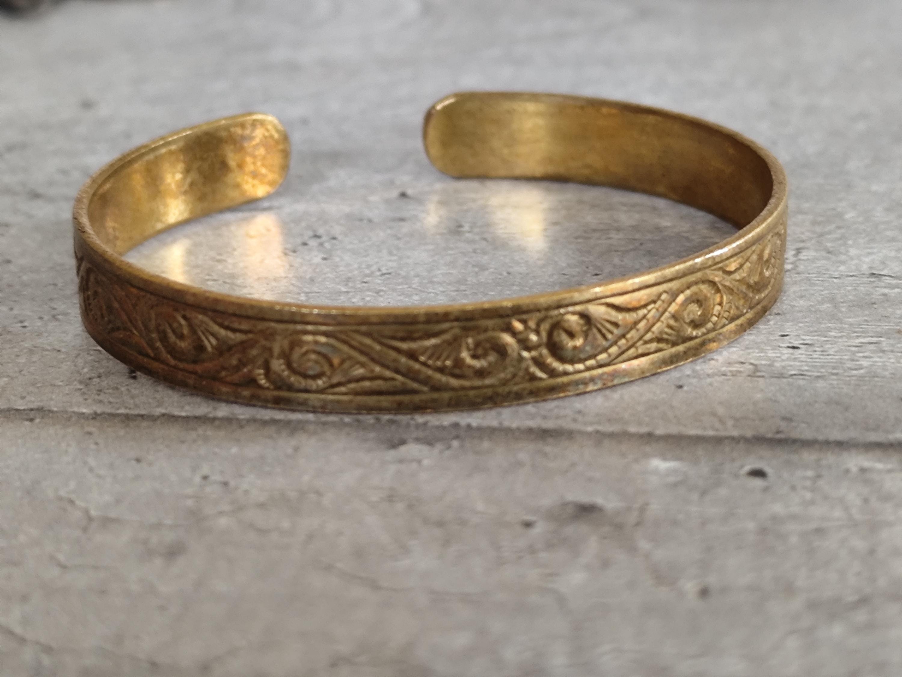 Bracelet jonc vintage gravé, Jonc ouvert en laiton doré, Bracelet