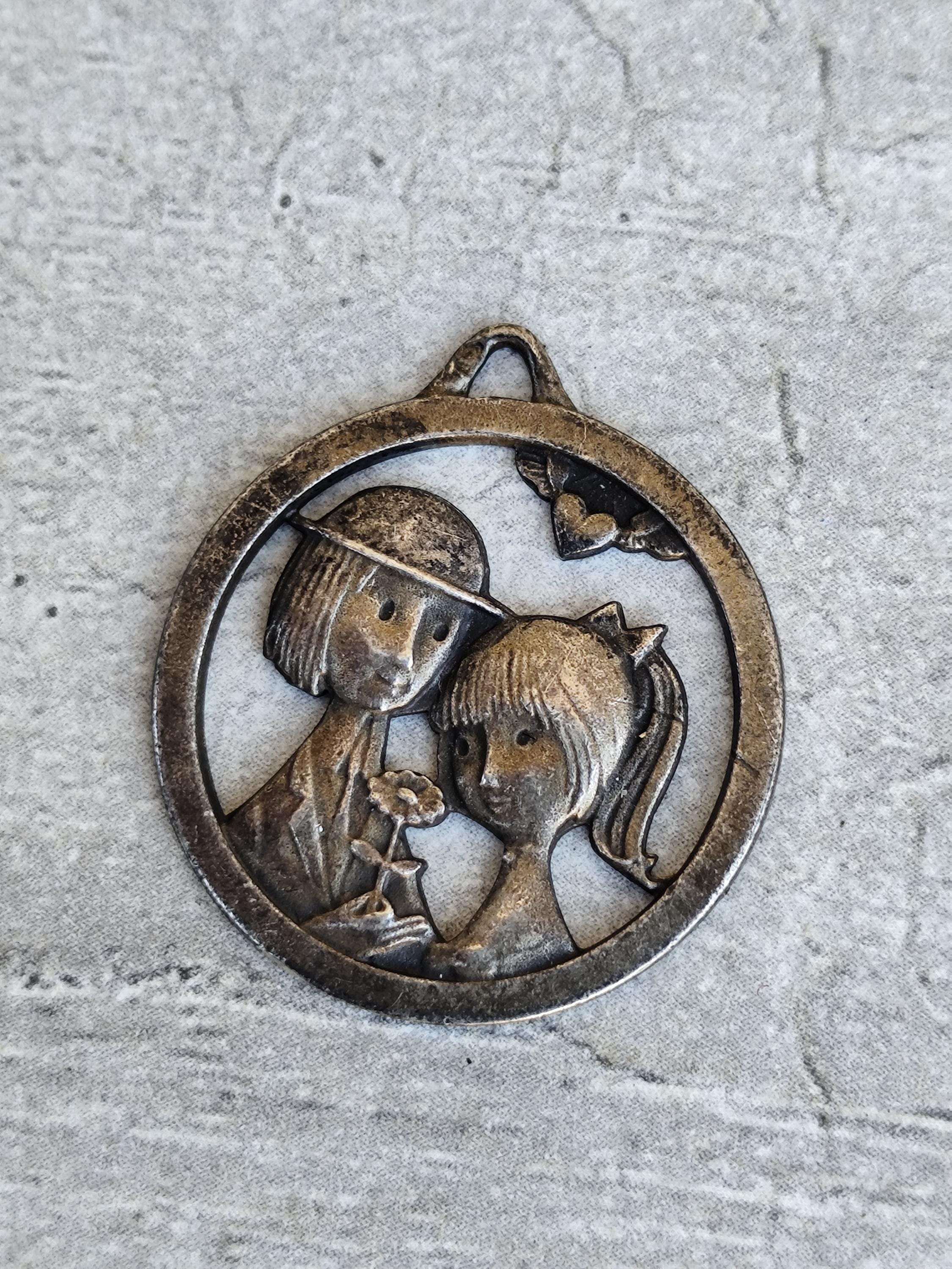 Pendentif Amoureux De Peynet En Or 18 Carats - Occasion Vintage - Bijou Romantique En Or Jaune