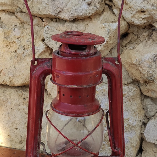 Ancienne lampe tempête rouge metaloglobus