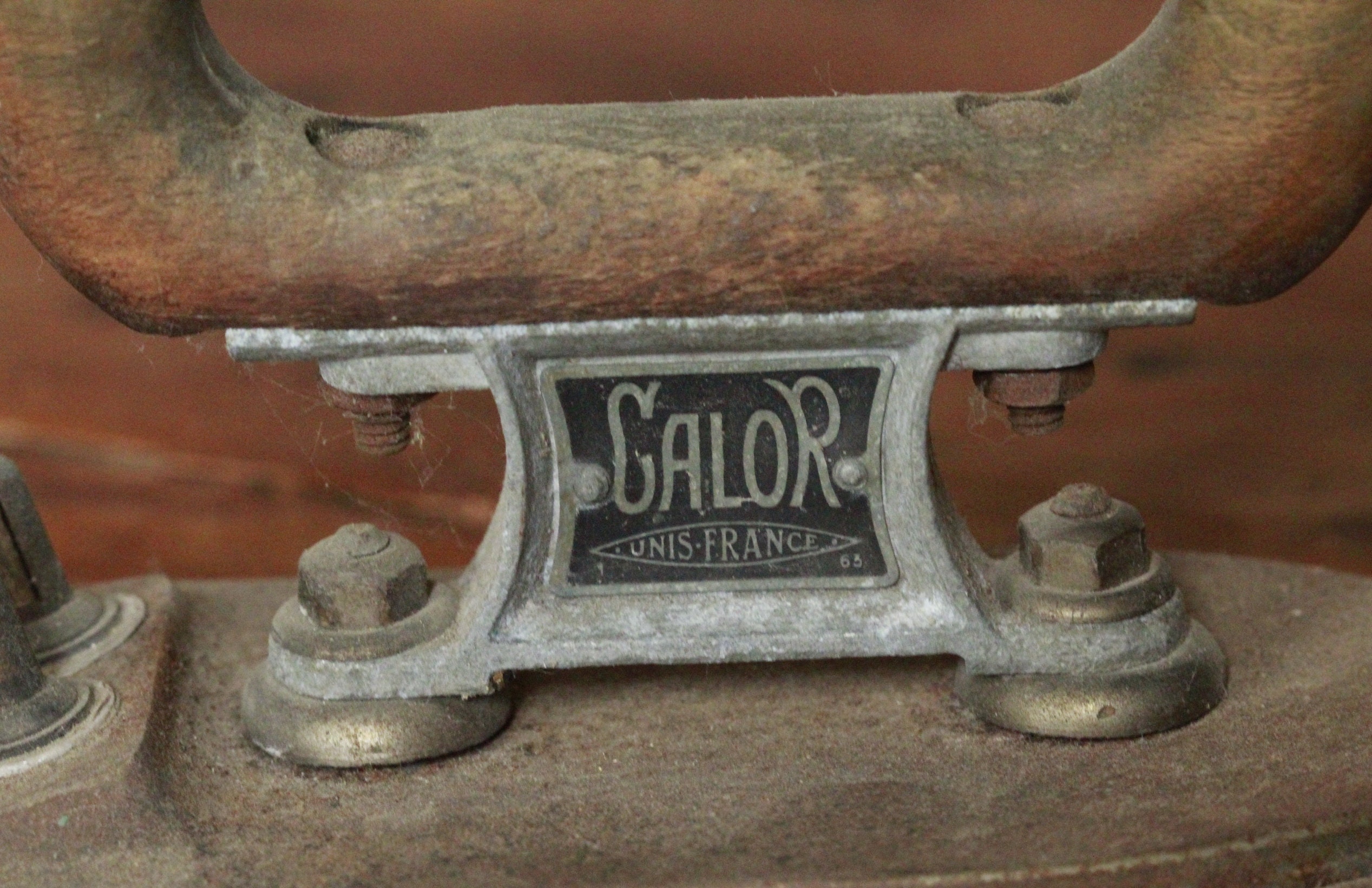 Ancien fer à repasser de voyage pliant CALOR 220 volts N° 11.04, vintage