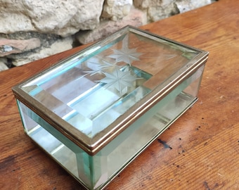Rare boîte à bijoux en verre biseauté