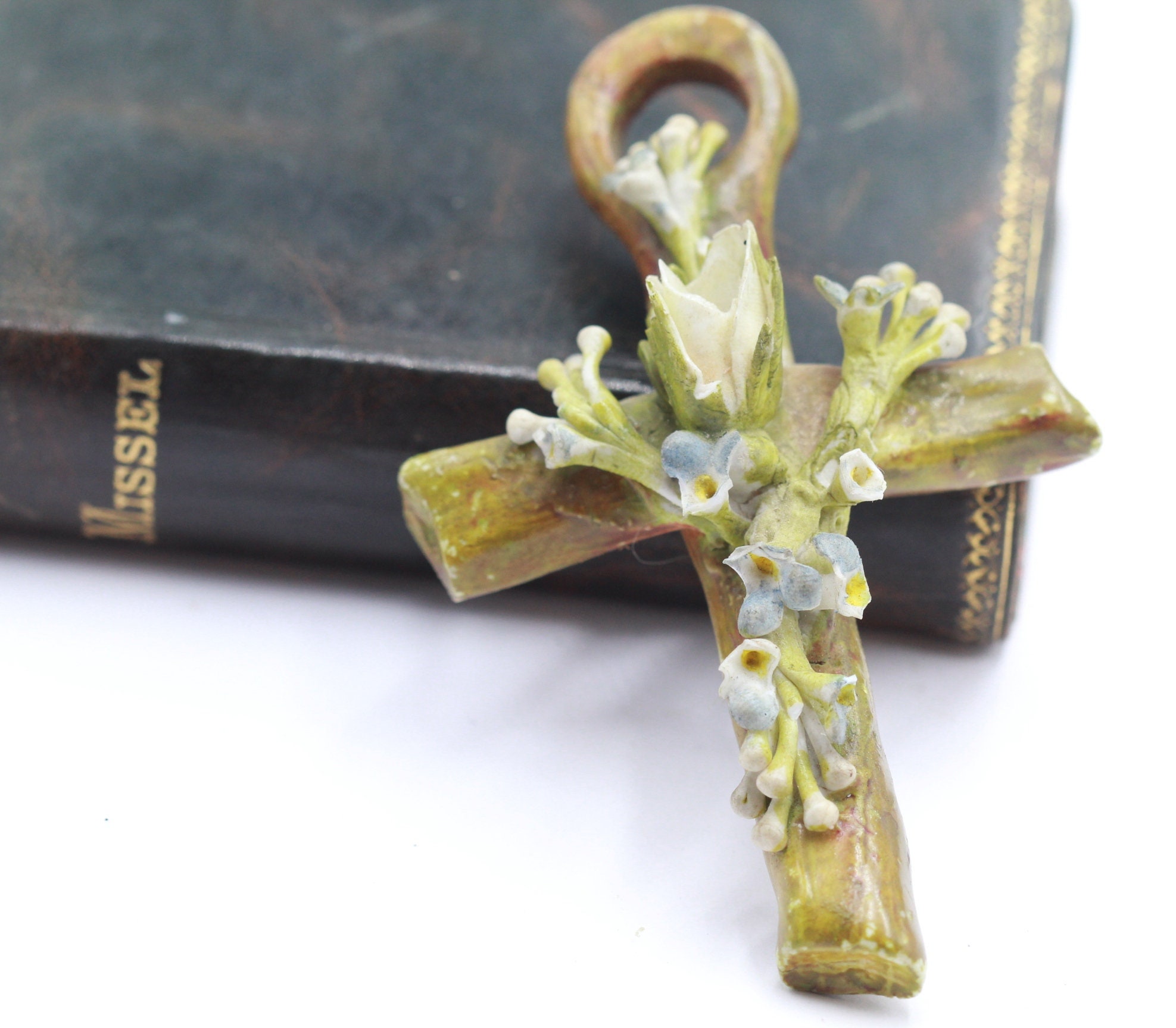 Ancienne Croix en Céramique