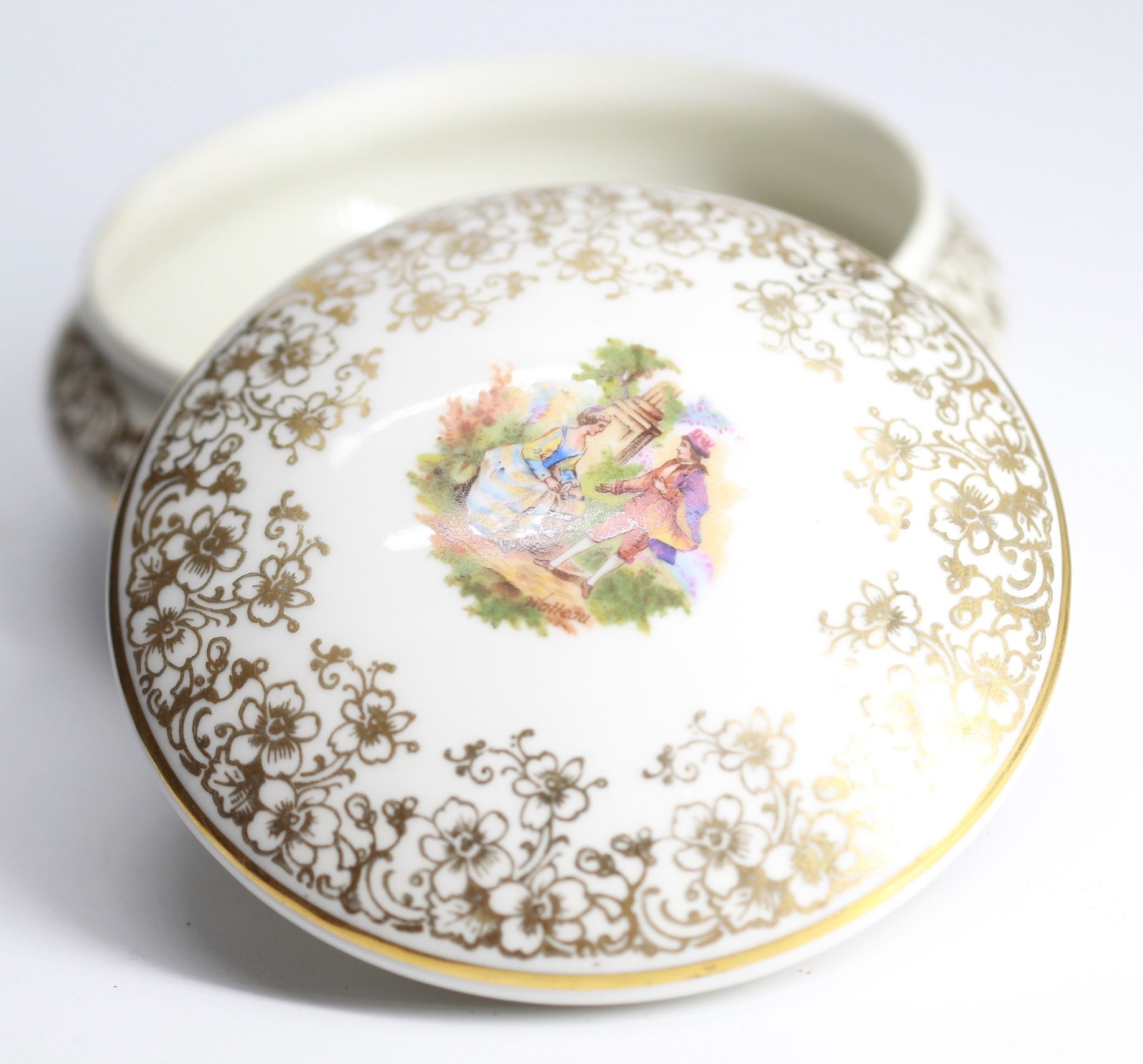 Ancienne Bonbonnière en Porcelaine de Limoges