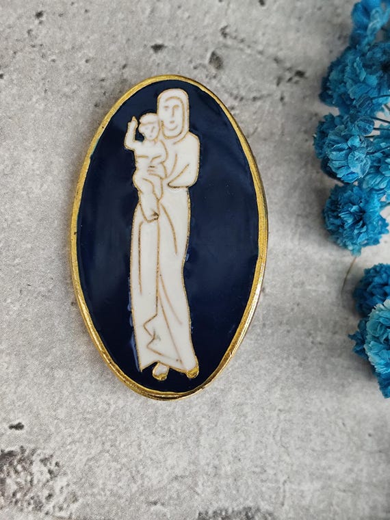 enamel puy brooch