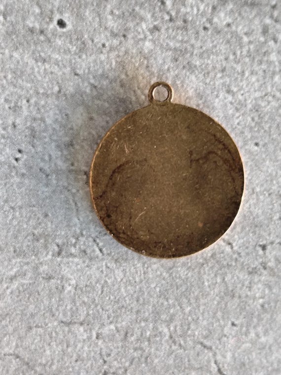 Pendentif Religieux ancien Vierge Marie en metal argente Ref F967