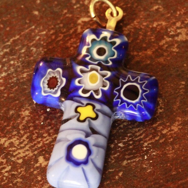 pendentif croix en verre millefiori