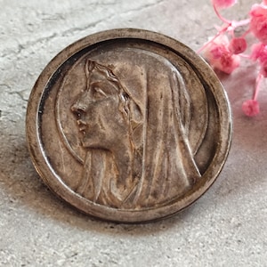 Broche en filigrane de la vierge Marie Bleu/Doré Métal - Vendu