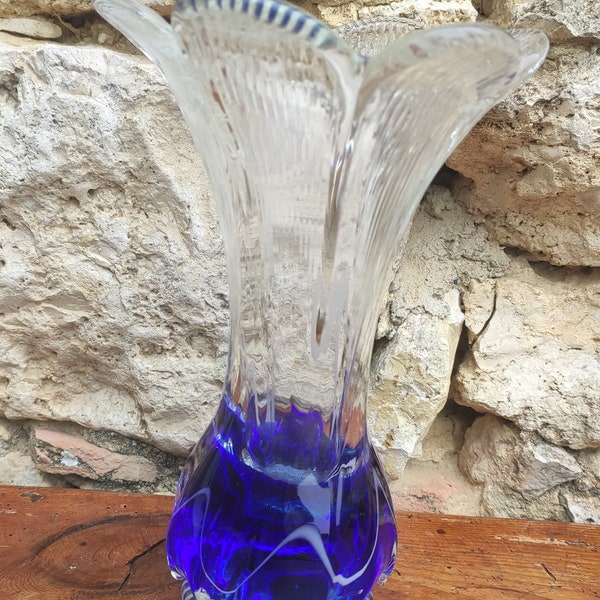 Grand vase en verre vintage bleu