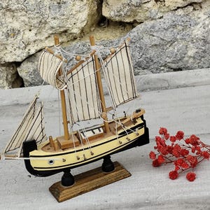 ancienne maquette de bateau en bois