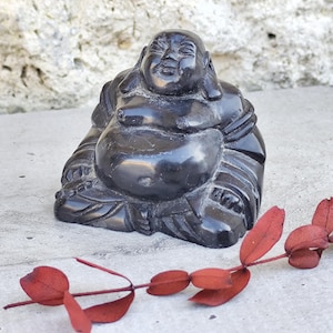 alte chinesische Buddha-Statue aus schwarzem Stein