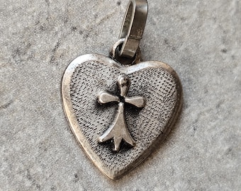 vintage heart pendant