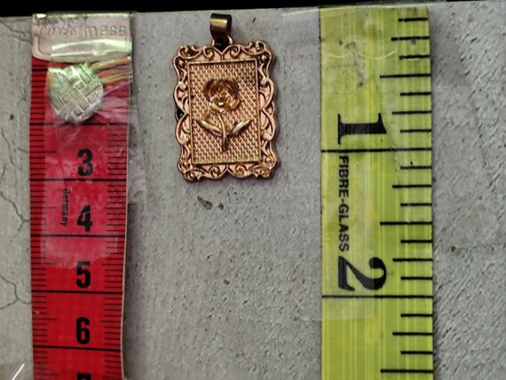Ancien pendentif fleur de forme rectangulaire de … - image 3