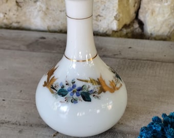 美しい白いオパーリンの花瓶 - Etsy 日本