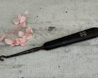 best crochet hook for wedding dress buttons Crochet Hooks for Wedding Dress