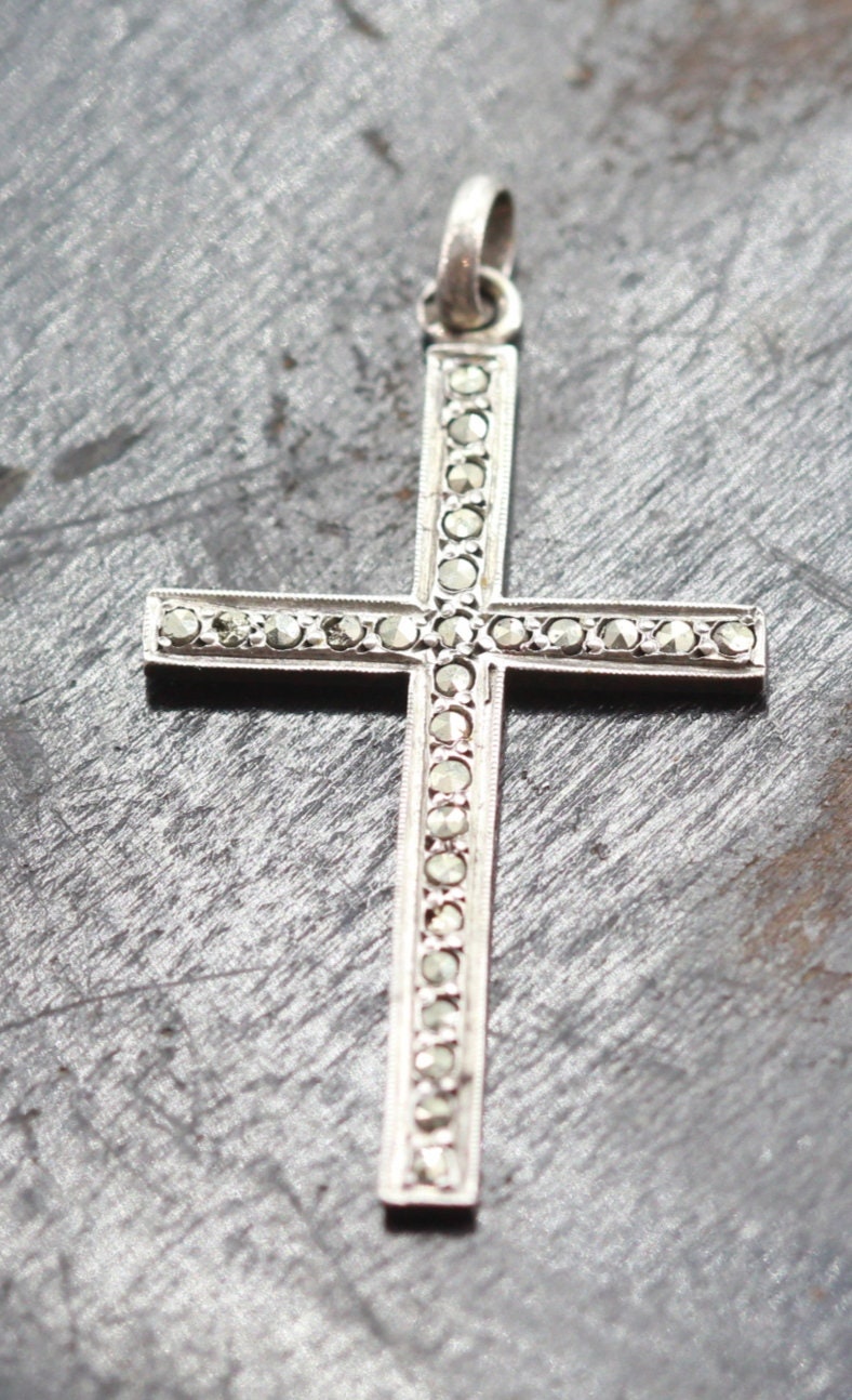 Rare Ancien Pendentif Croix en Argent et Marcassites