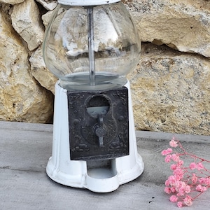 ヴィンテージのコイン式キャンディディスペンサー