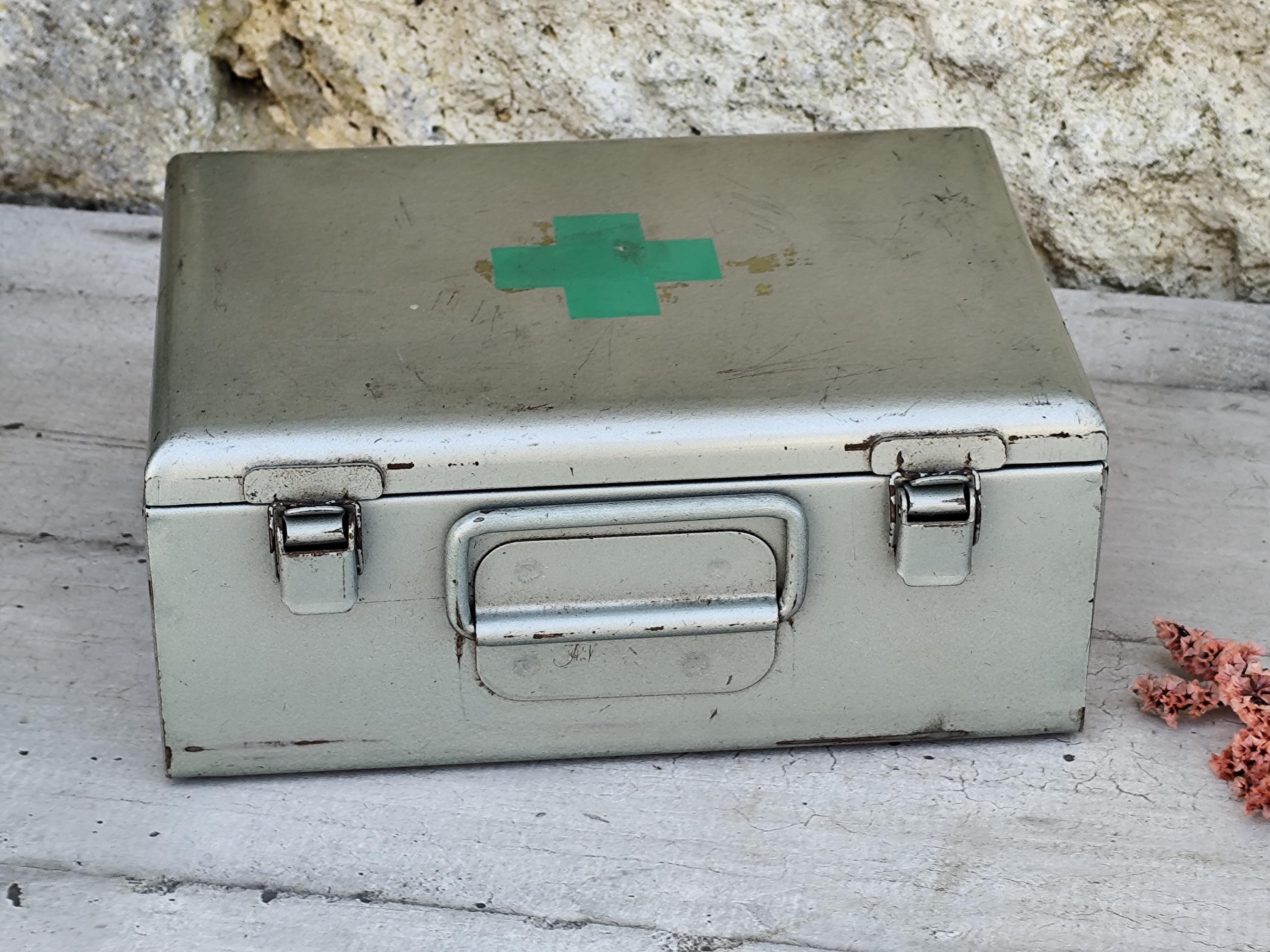 Trousse de premiers secours militaire Banque de photographies et d