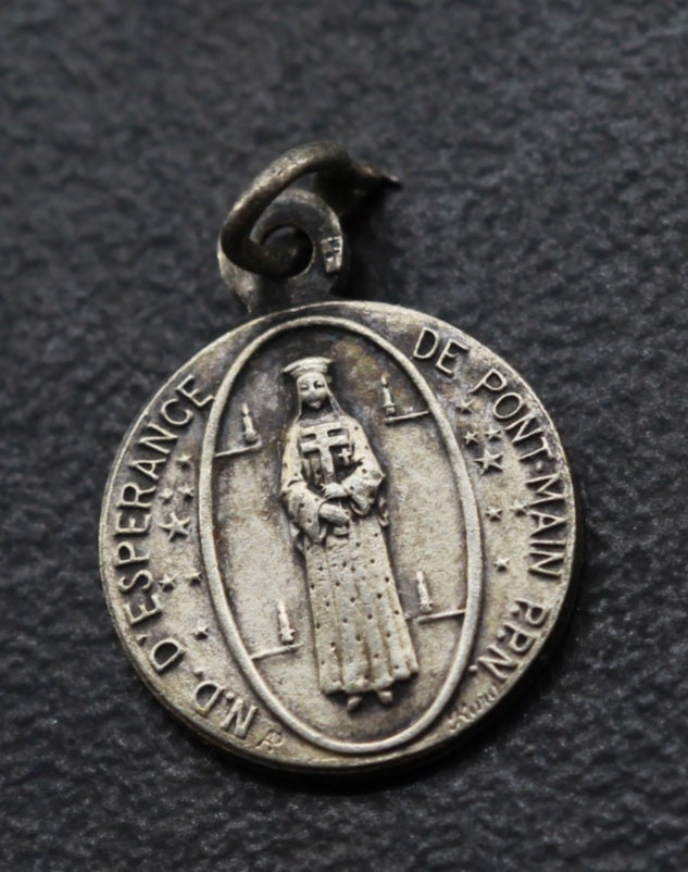 Rare Médaille Notre Dame de Pontmain Par Karo