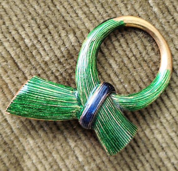 Carven vintage brooch with - Gem