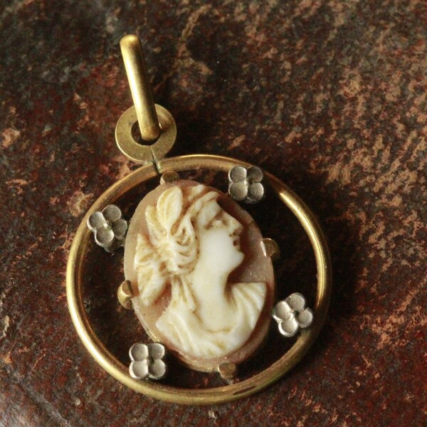 rare pendentif camée femme