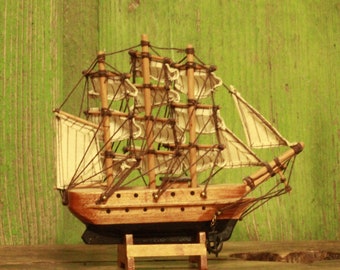 ancienne maquette de bateau en bois