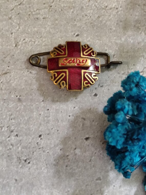 Broche ancienne don du sang en email - image 2