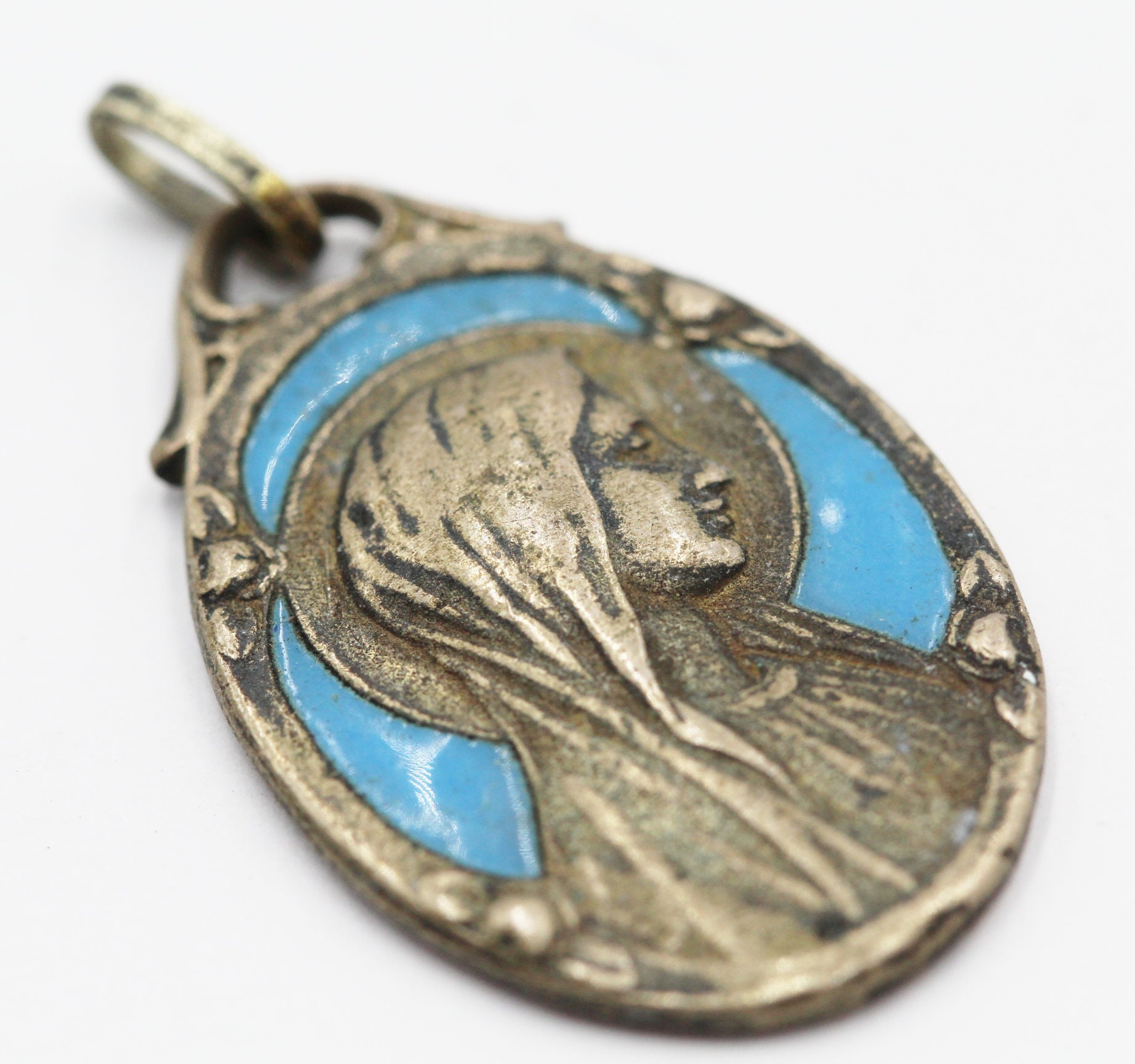 Rare Ancienne Medaille Notre Dame de Lourdes en Email