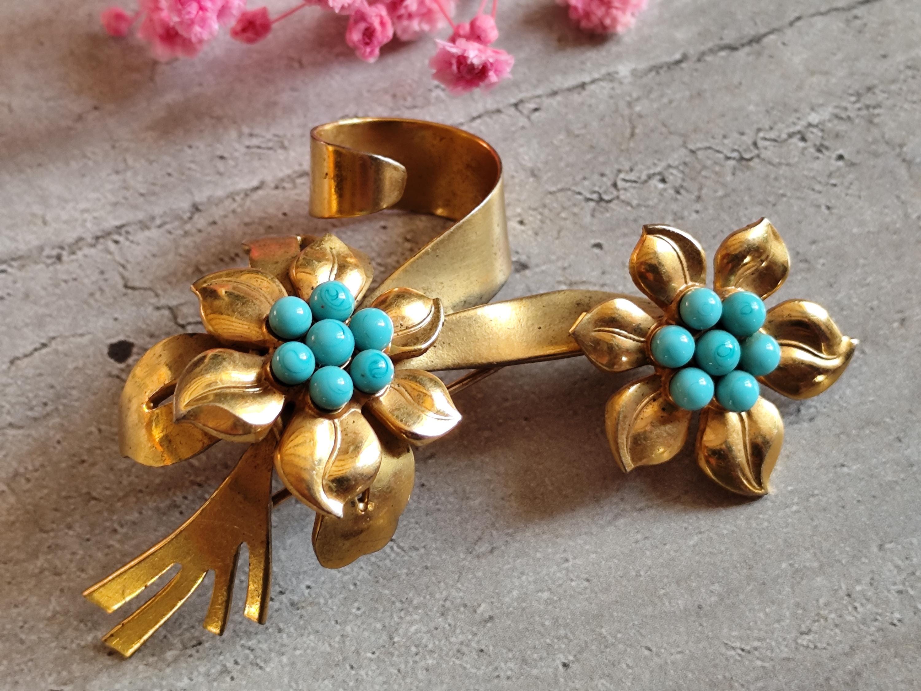 Ancienne Broche Fleur Métal Doré Avec Cristaux Verts - Vintage - Occasion Porté