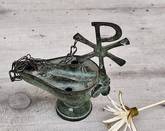 Lámpara de aceite cristiana antigua de bronce – Símbolo Chi-Rho y pez – Arte sacro antiguo