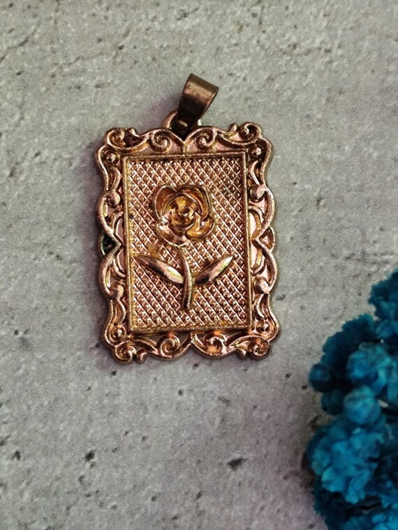 Ancien pendentif fleur de forme rectangulaire de … - image 1