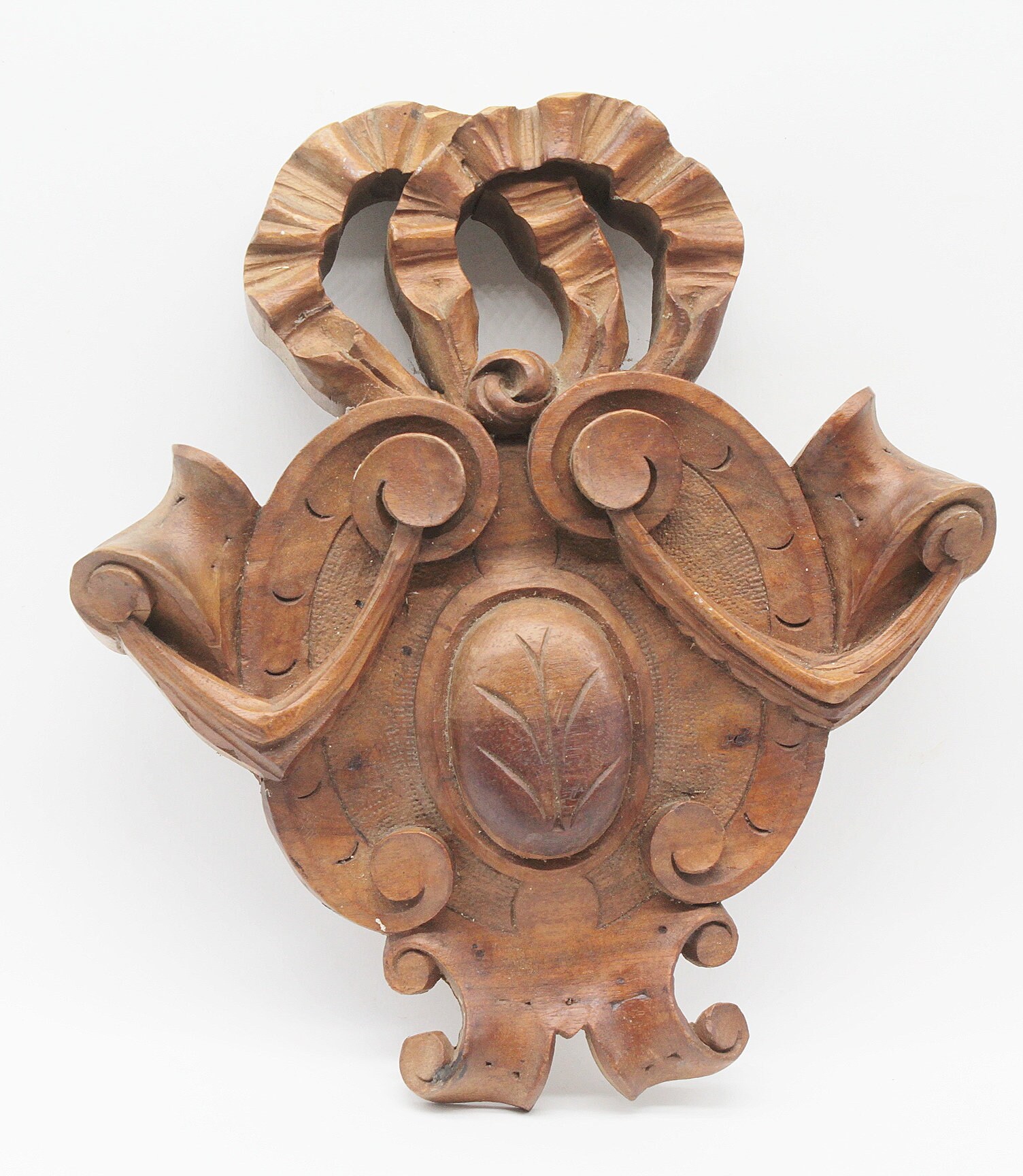 Fronton Ancien en Bois