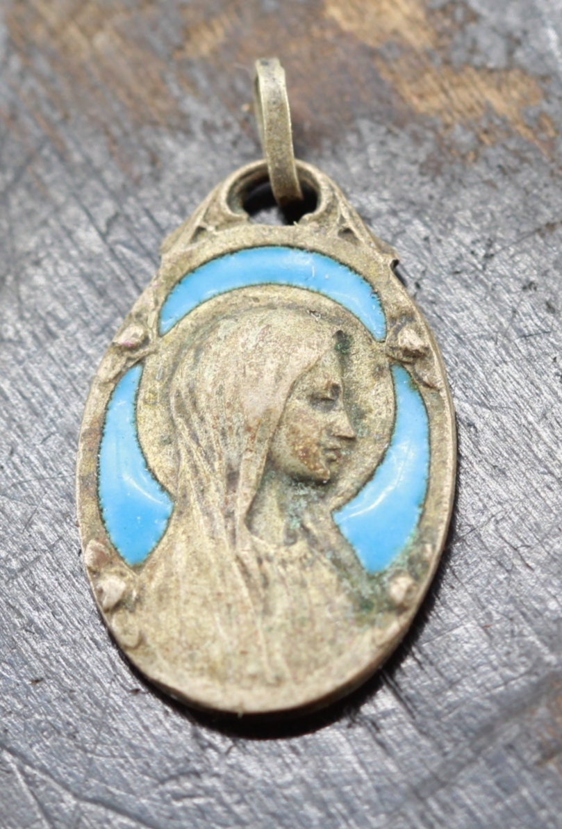 Ancienne Médaille Notre Dame de Lourdes en Email