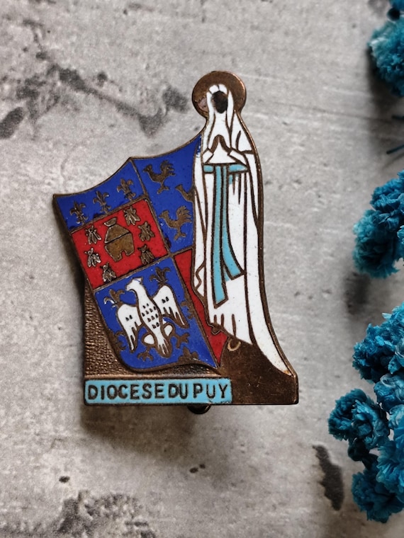 enamel puy brooch