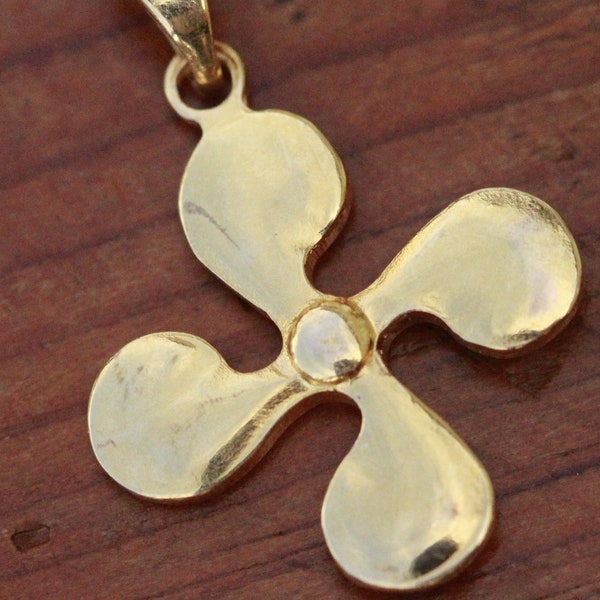 pendentif croix basque en plaqué or