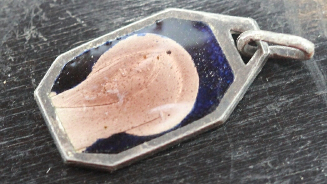 Rare Médaille Notre Dame de Lourdes en Email