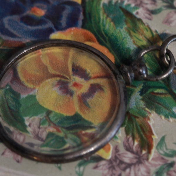 ancien pendentif en  verre  porte photo