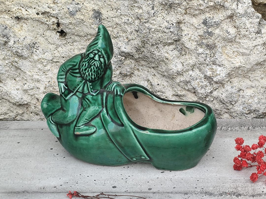 緑色の陶器の蹄に描かれた小人の像 - Etsy 日本