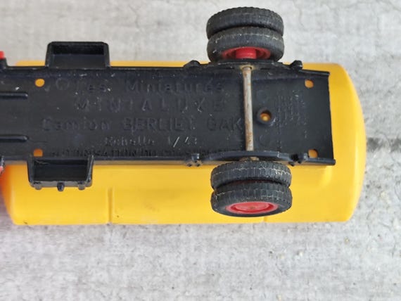 BERLIET CAMION BACHÉ GAK DINKY 1/43