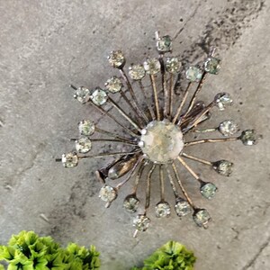 Ancienne Broche Laiton Avec Strass - Bijou Vintage, Bon état