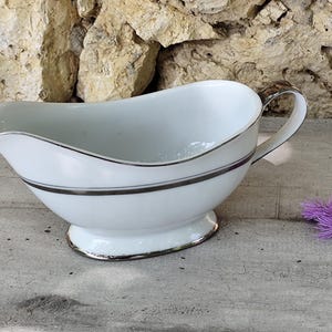 Claridge Japan Marquise sauce boat in fine porcelain